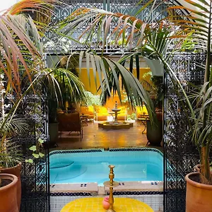 3* Riad La Caleche &